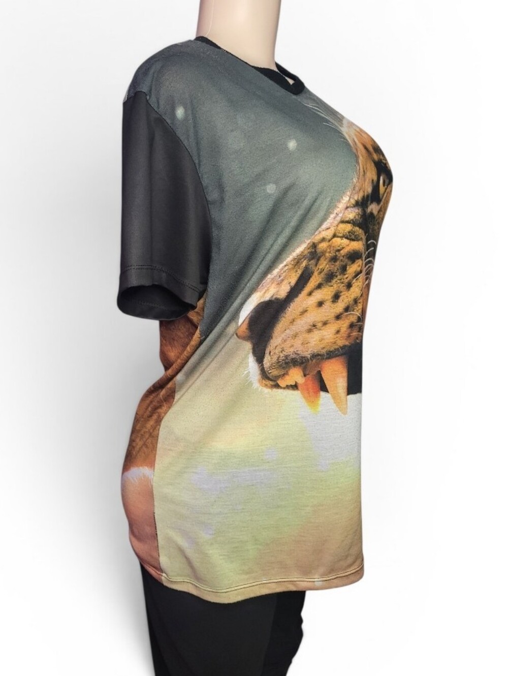 Mens Lion Graphic Tee - Black Sleeves - Picture 3 of 5